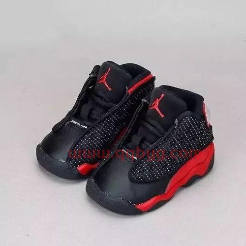 乔丹比赛中的球鞋黑红色(乔丹篮球鞋红黑色)